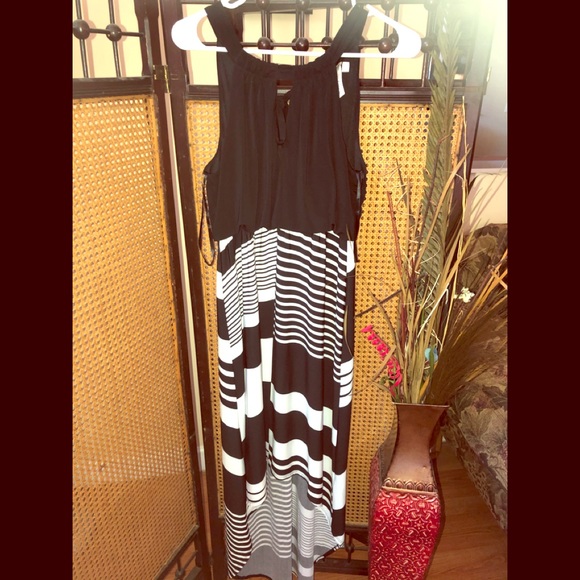Black and white sleeveless dress - Picture 1 of 5